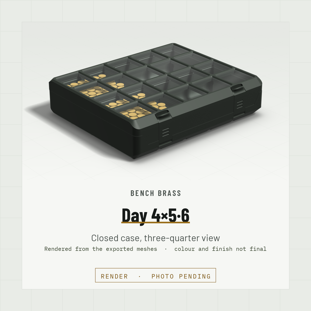 Day 4×5·6 closed, three-quarter view, Black case and Black lid (render)
