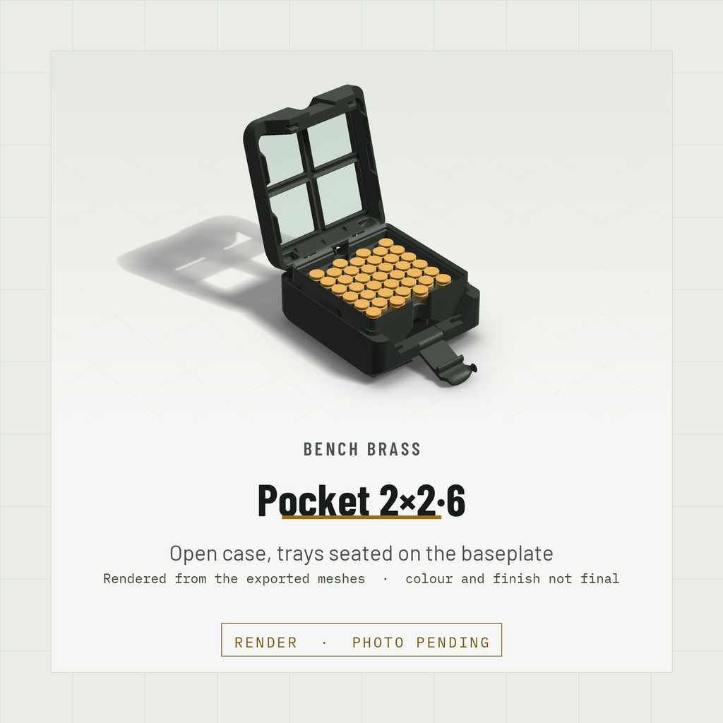 Pocket 2×2·6 open, one Headcount 9×19 tray seated on the baseplate, Black case and Black lid (render)